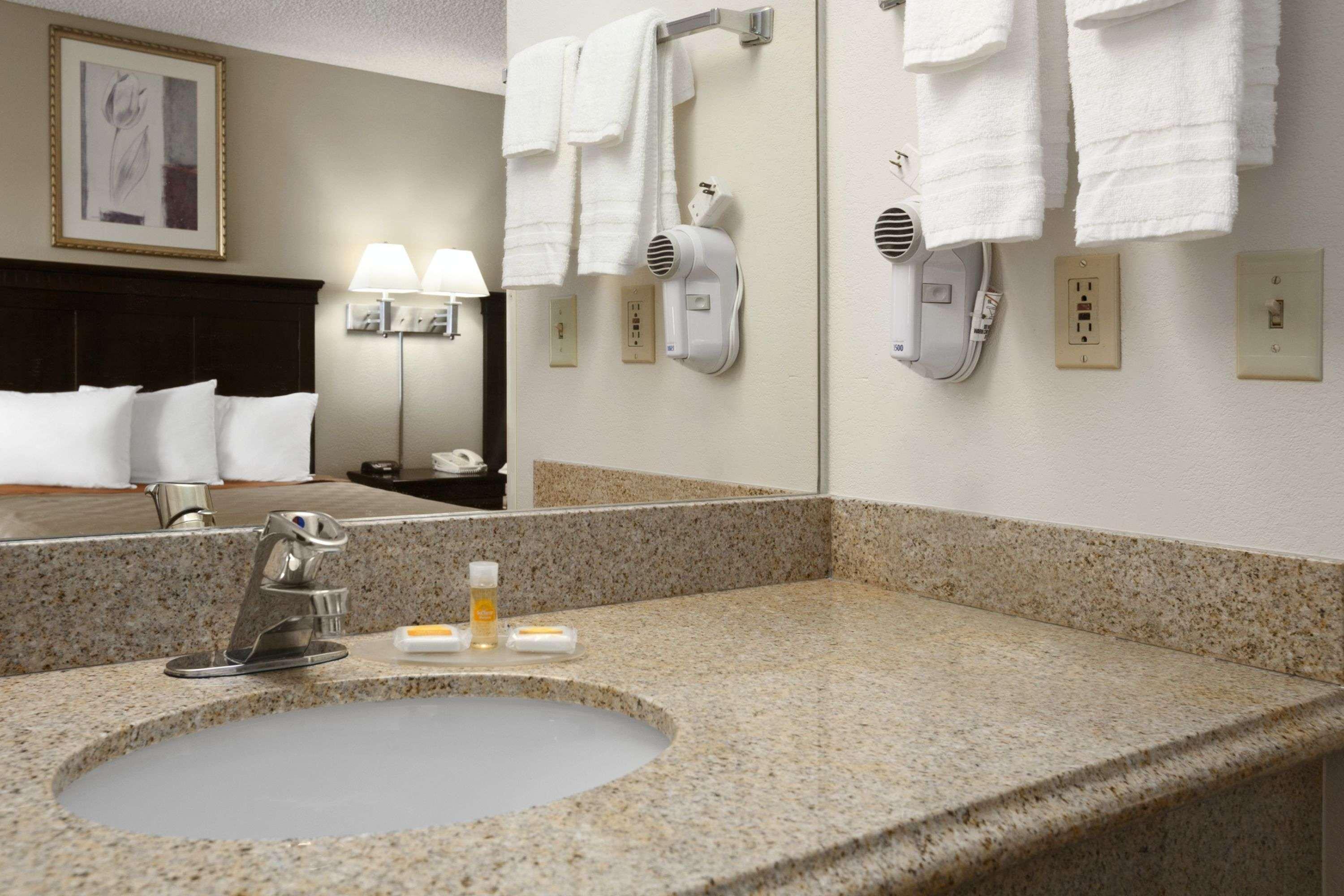 Hotel Days & By Wyndham 2*