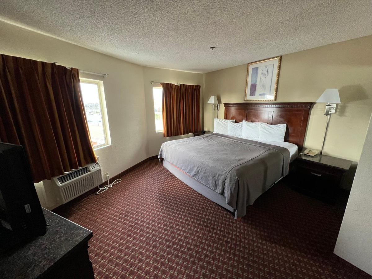 Days & By Wyndham Hotel